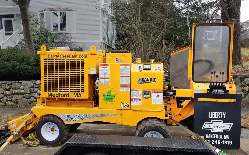 Towable stump grinder